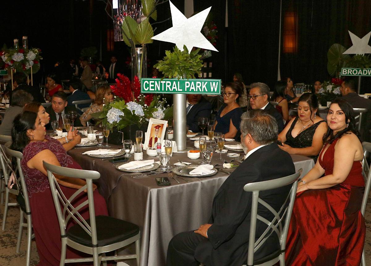 Seniors de Mayan School festejaron al estilo de New York