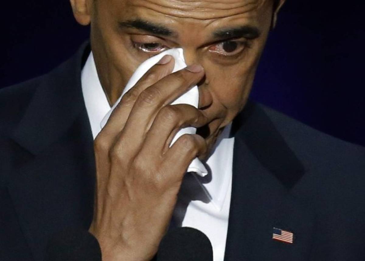 VIDEO: Obama llora al dedicar emotivas palabras a su esposa durante discurso de despedida