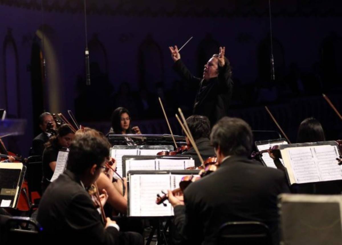 Día nacional de Argentina con los acordes de la Orquesta Filarmónica Nacional de Honduras