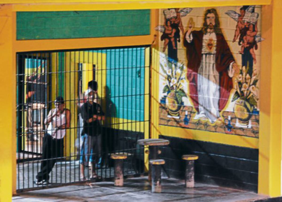 Crearán ley para reparar daños a familiares de reos