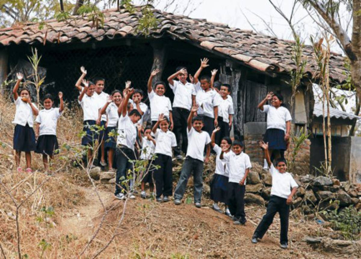 La misión de entregar útiles nos puso a El Común en el camino