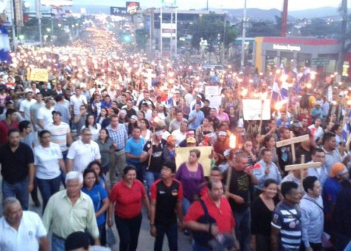 Quinta marcha de las antorchas llega a Presidencial