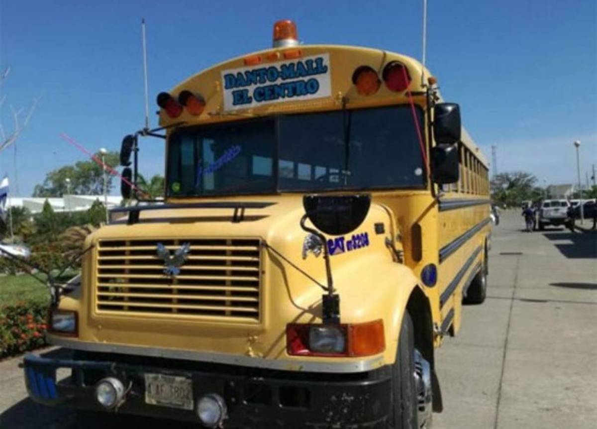 Asesinan a mujer dentro de bus en La Ceiba