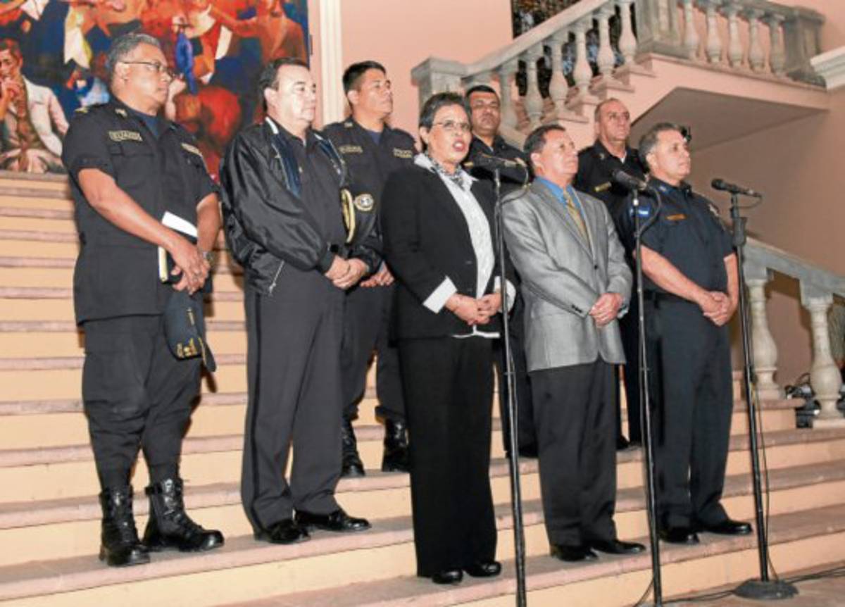 Seguridad pide referencias a la Fiscalía sobre cinco comisionados de Policía