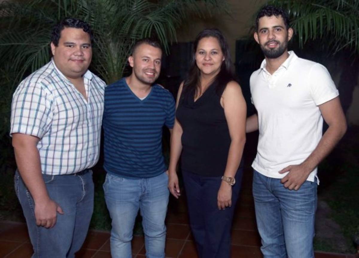 Sorpresivo agasajo en honor a Gloria Tinoco y Reyna Flores