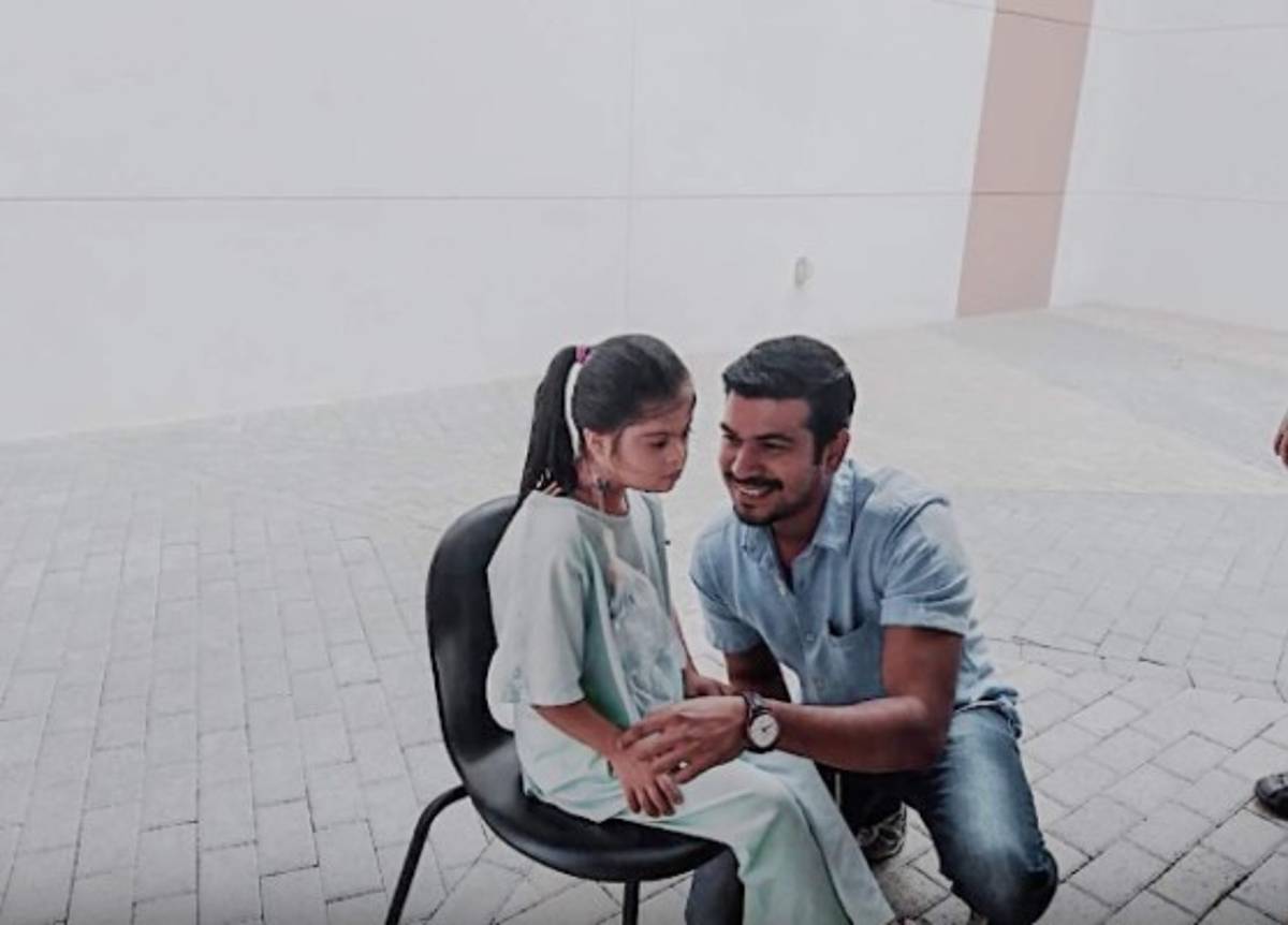 Niña hondureña con síndrome de Down fue sometida con éxito a operación a corazón abierto en Islas Caimán