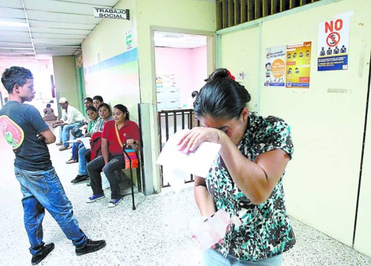 Escasez de reactivos en el HEU desata lágrimas de familiares