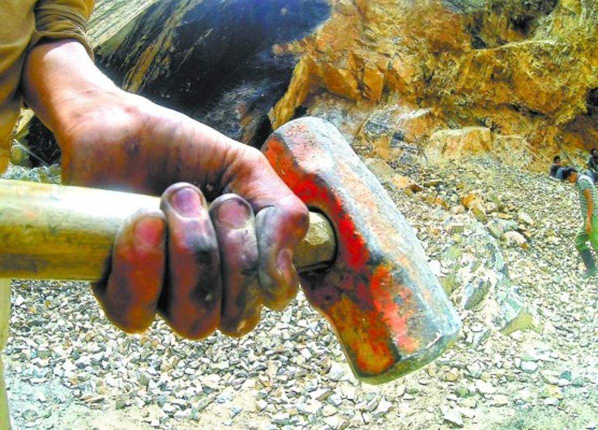 Honduras: Los niños de las canteras y de la cal en Santa Bárbara