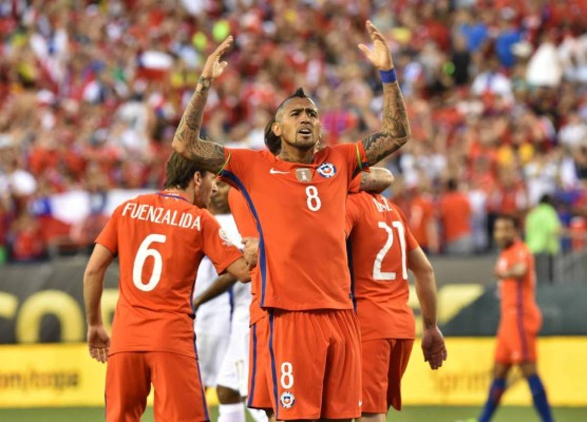 Chile vence 4-2 a Panamá y se cuela en los cuartos de final
