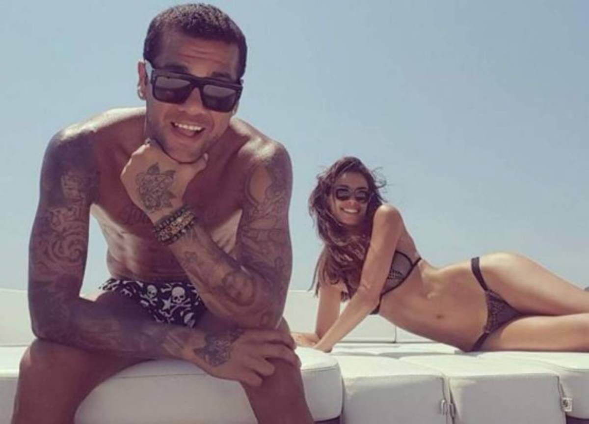 Dani Alves canta el tema musical 'El Amante” de Nicky Jam