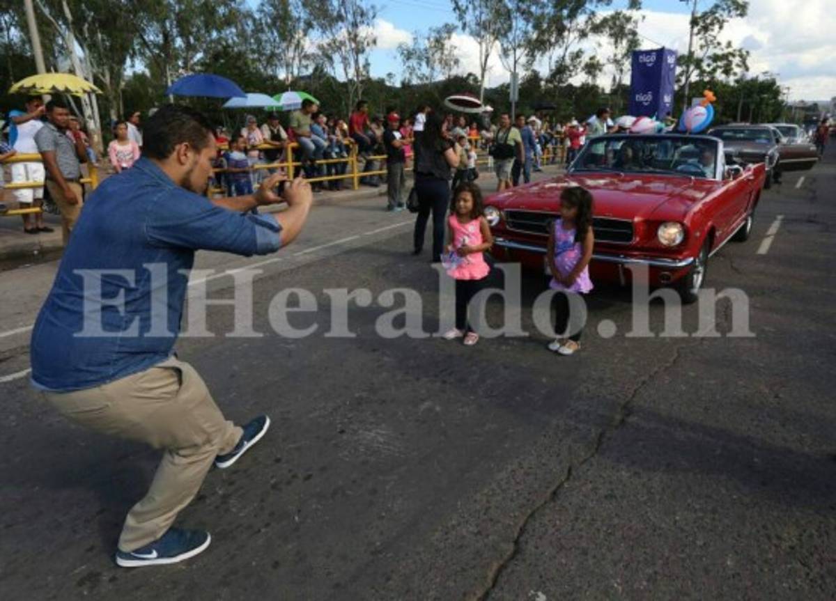 Tegucigalpa derrocha color y algarabía en el carnaval por su 438 aniversario