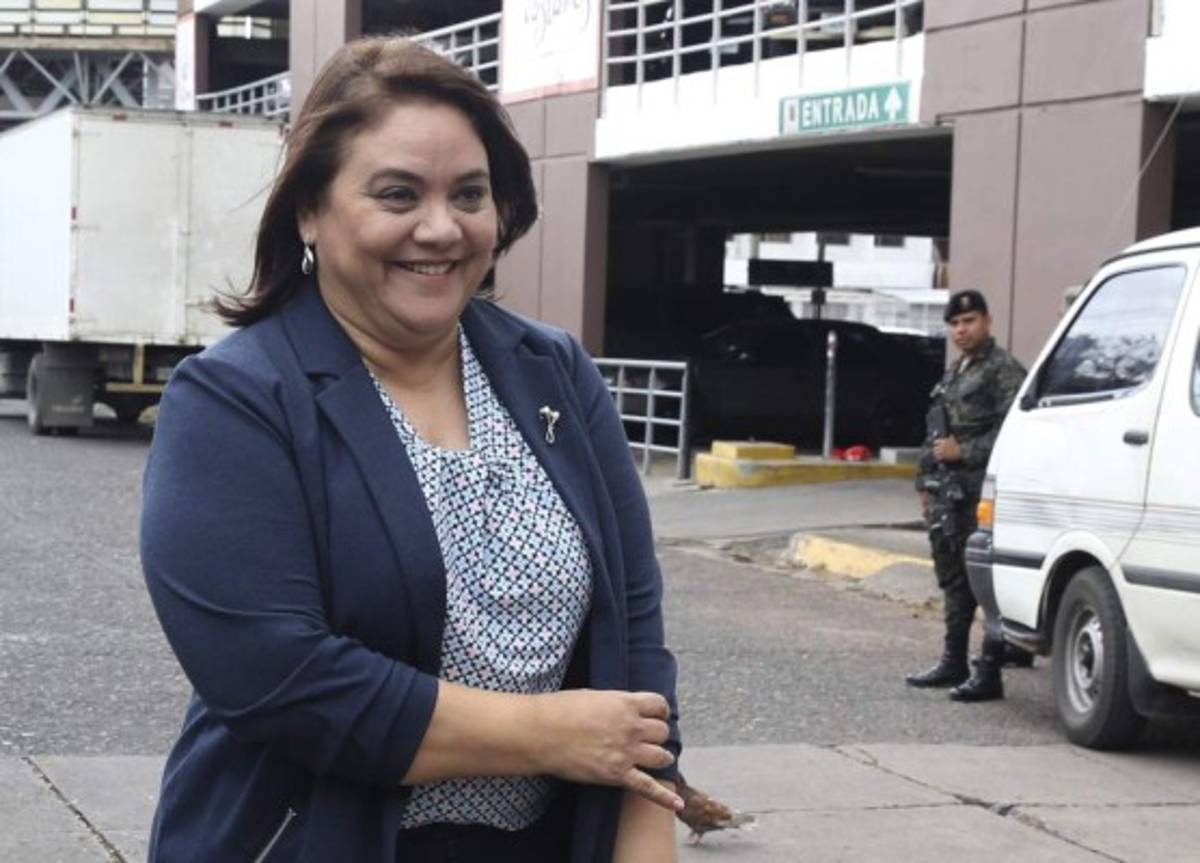 Gabriela Núñez, exsecretaria de Finanzas, considera que el 1.5% ha dejado efectos negativos en la economía del país.