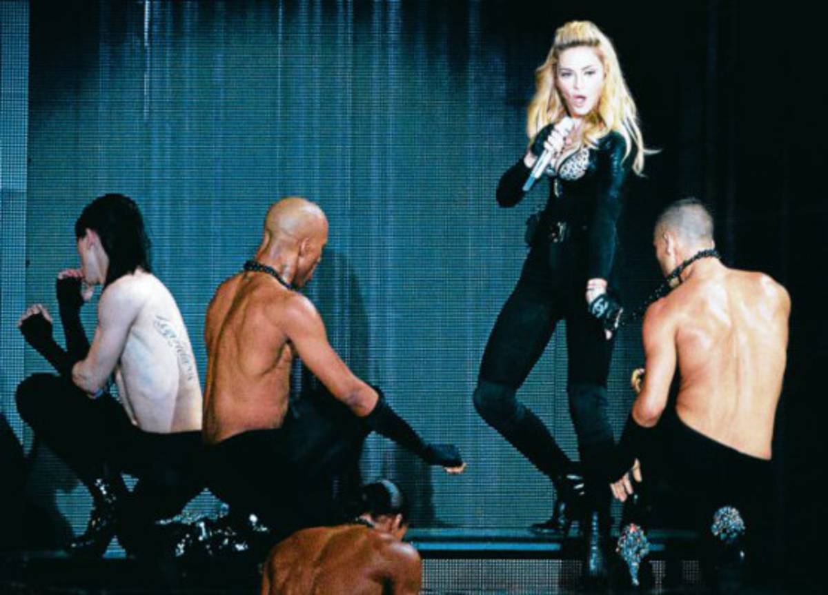 Con controversia, Madonna canta en Israel