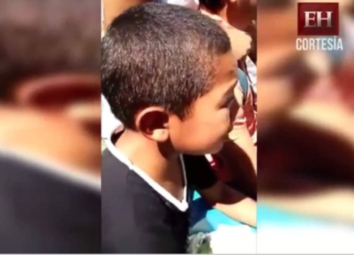 Niño hondureño llora desconsolado por supuesta agresión de guardia de la UNAH