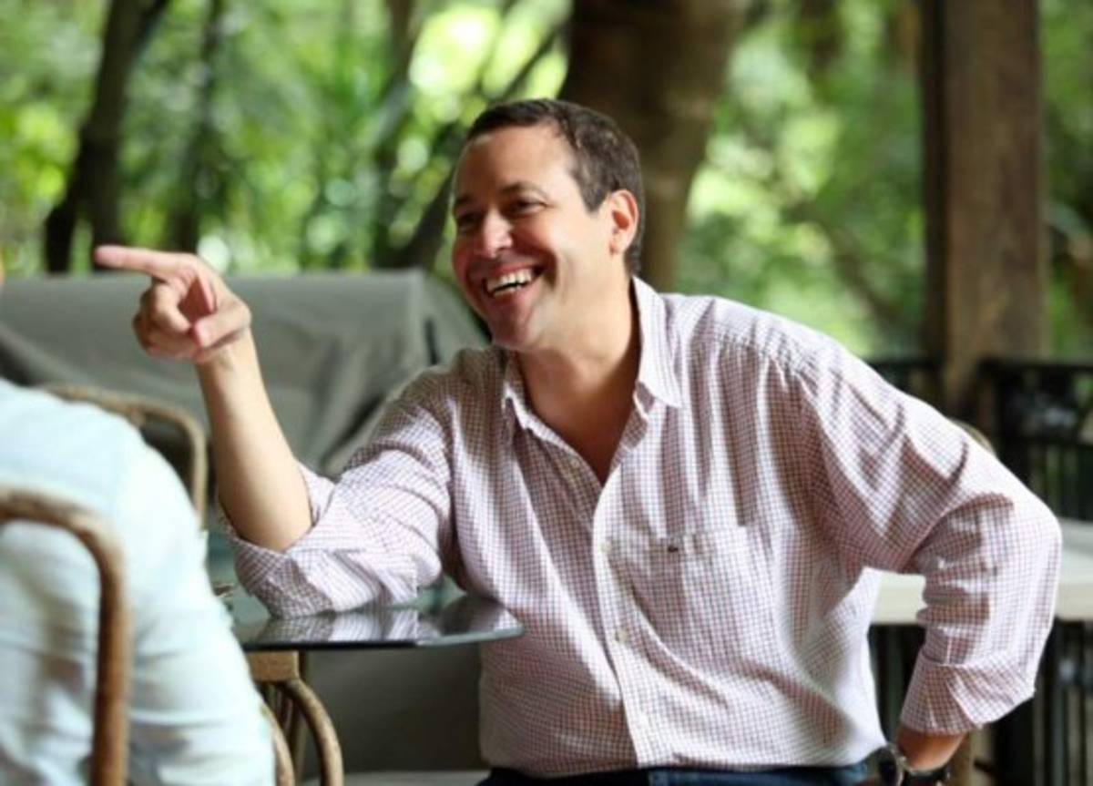 Precandidato Carlos Eduardo Reina.