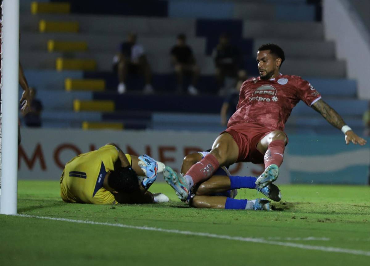 En fotos: Pelinegra deslumbra, La Ceiba se viste de gala y el show de Motagua ante Victoria