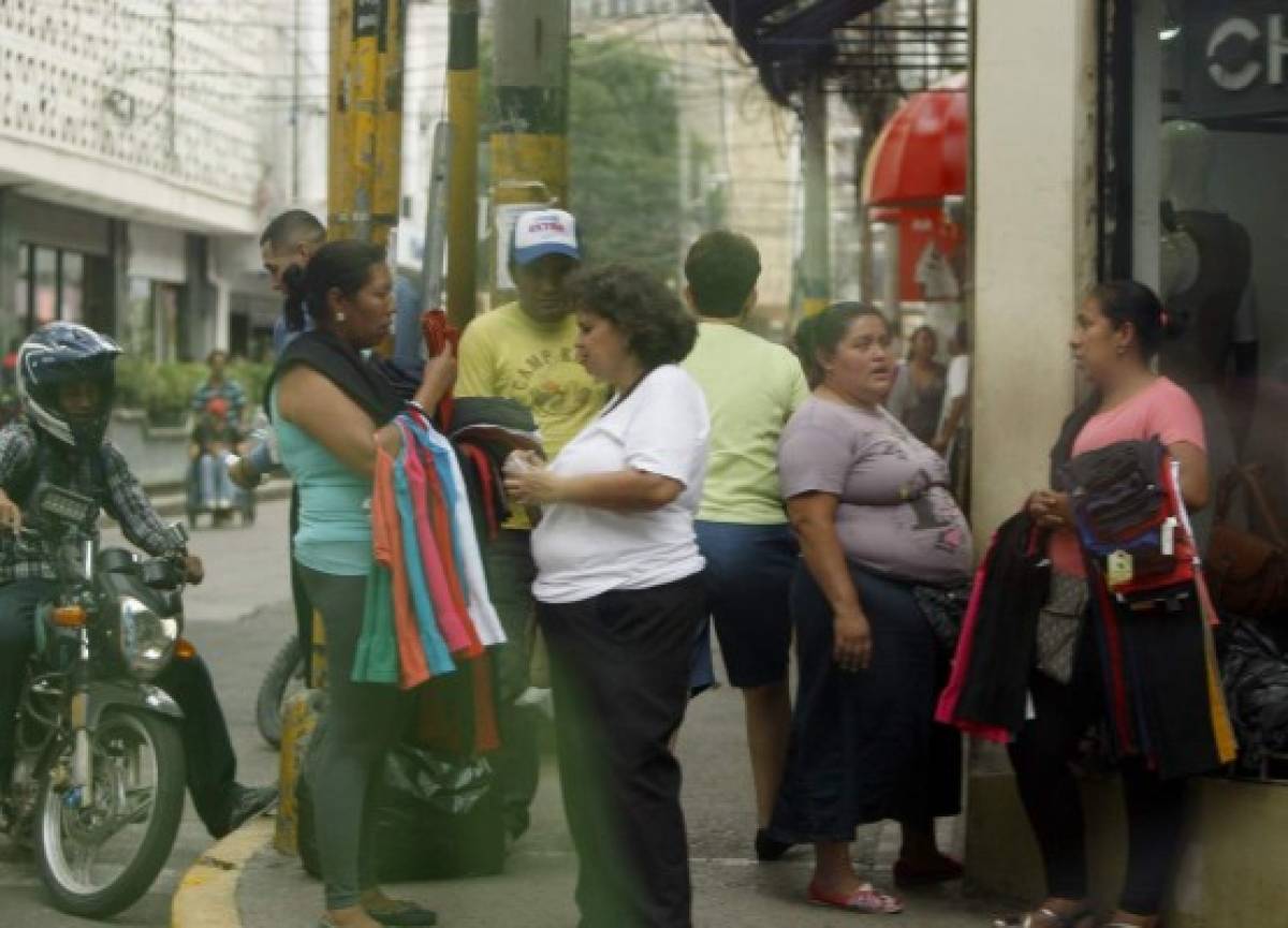 Comerciantes inundan el Paseo Liquidámbar de Tegucigalpa