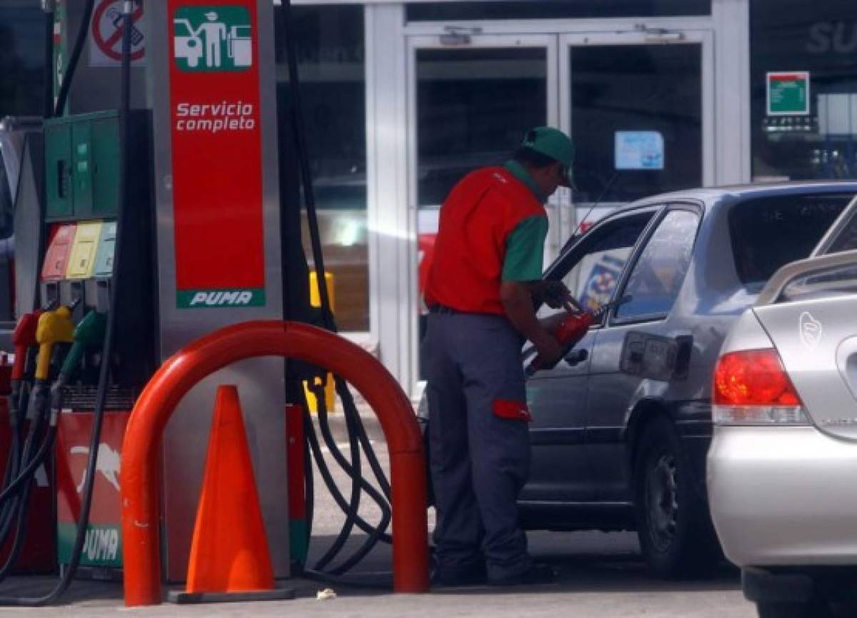 Nueva rebaja en los precios de las gasolinas se reflejarán el lunes en Honduras