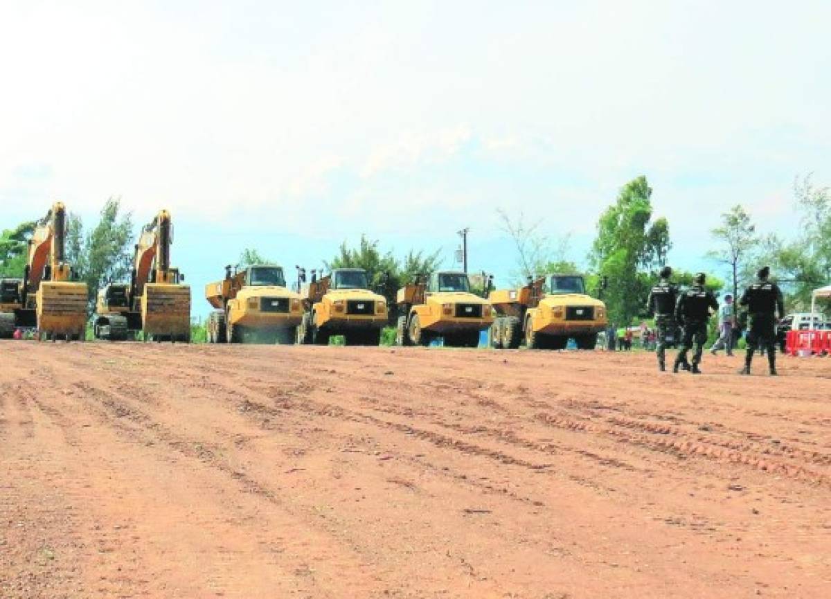 Honduras: Arrancan obras de terracería en acceso a la pista de Palmerola