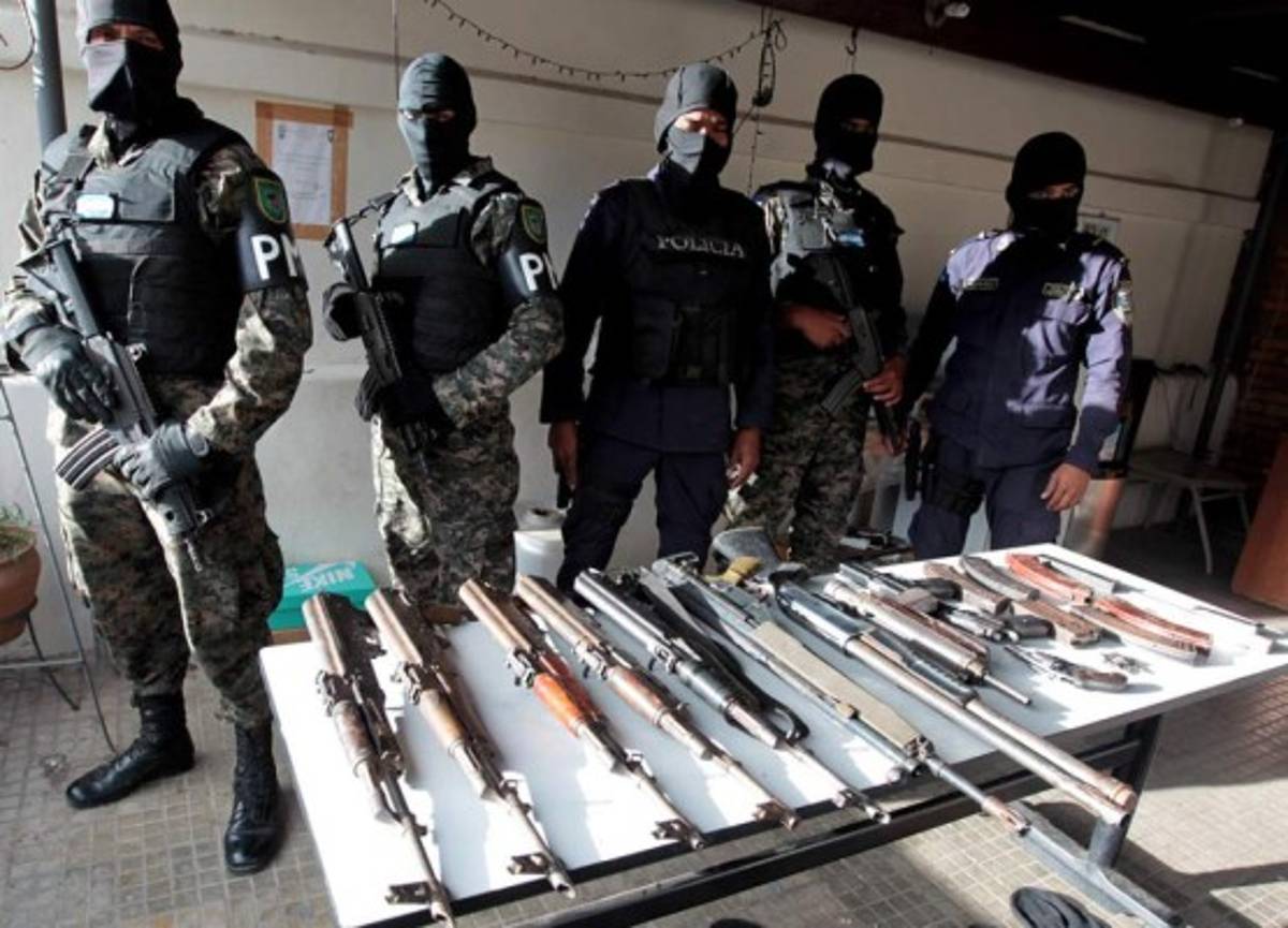 Decomisan armas e indumentaria policial en la capital de Honduras