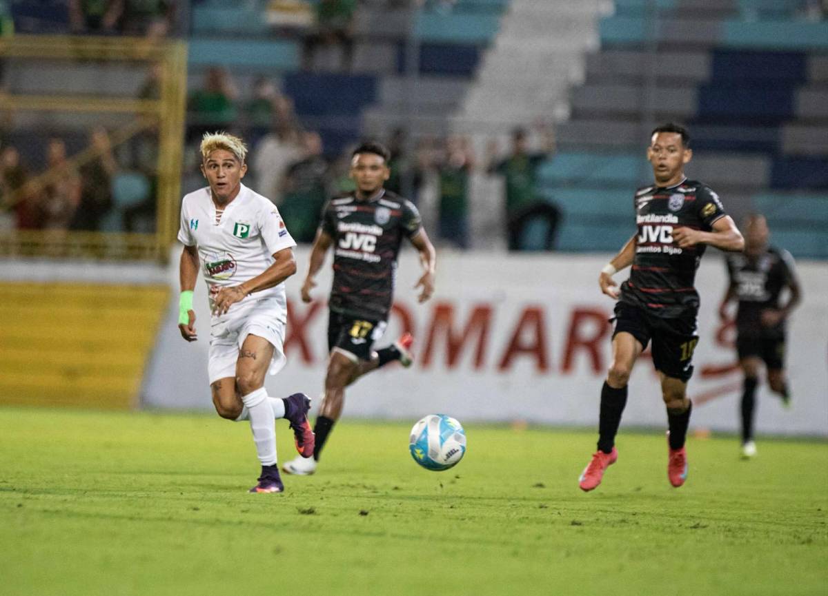 Bella periodista deslumbró, inesperado villano del Marathón vs Platense y polémica del partido