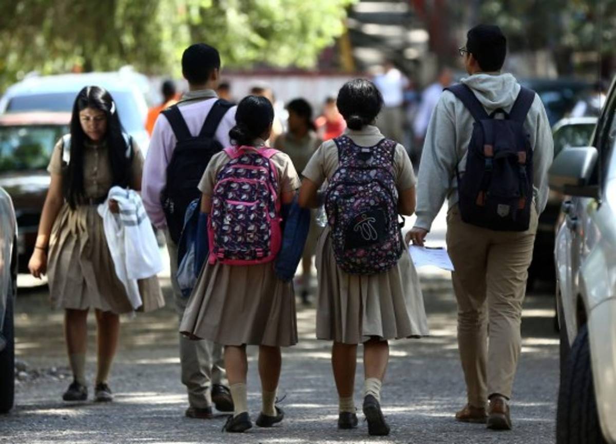 Más de 15,000 estudiantes listos para recibir su título de bachilleres