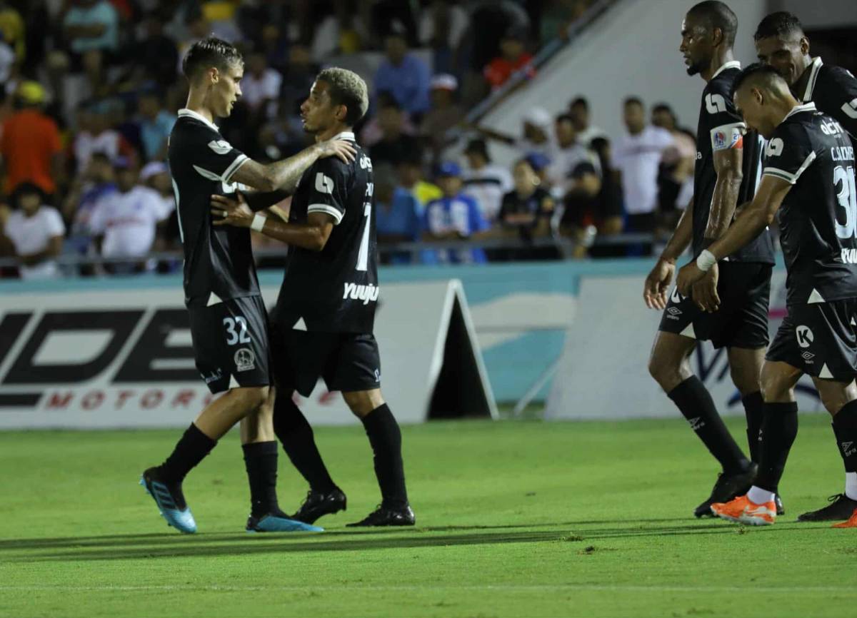 Bronca de Espinel, linda chica cautivó, show de la Ultra y épica remontada de Olimpia vs Victoria