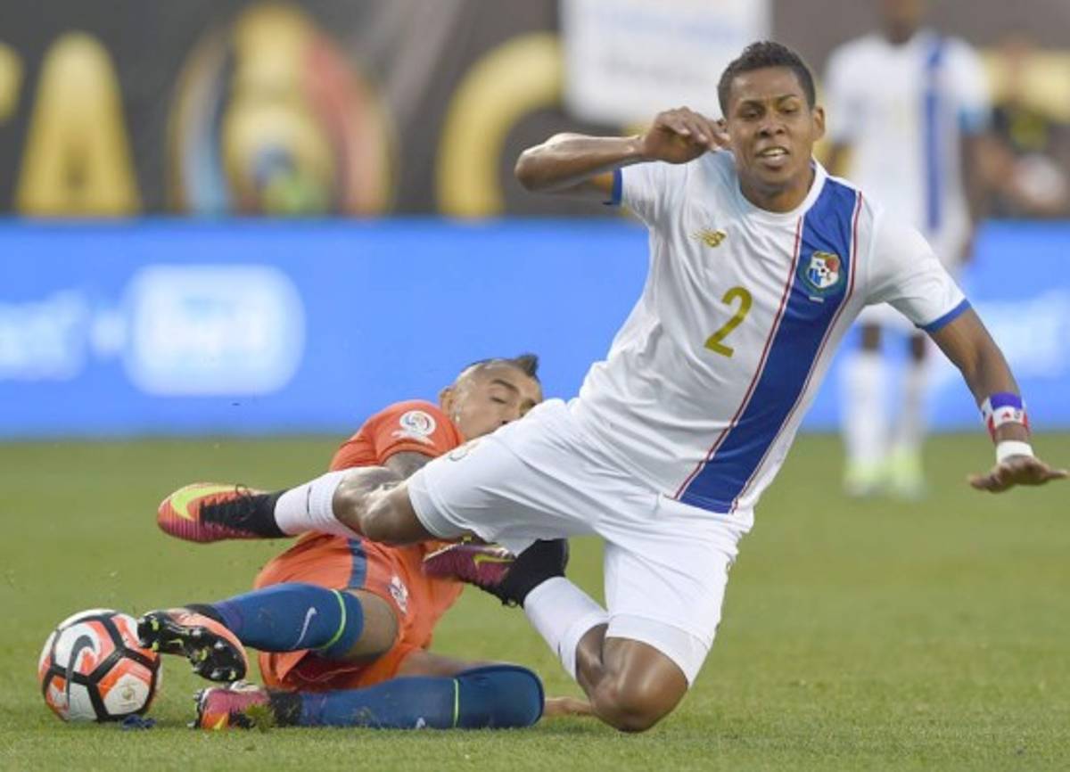Chile vence 4-2 a Panamá y se cuela en los cuartos de final
