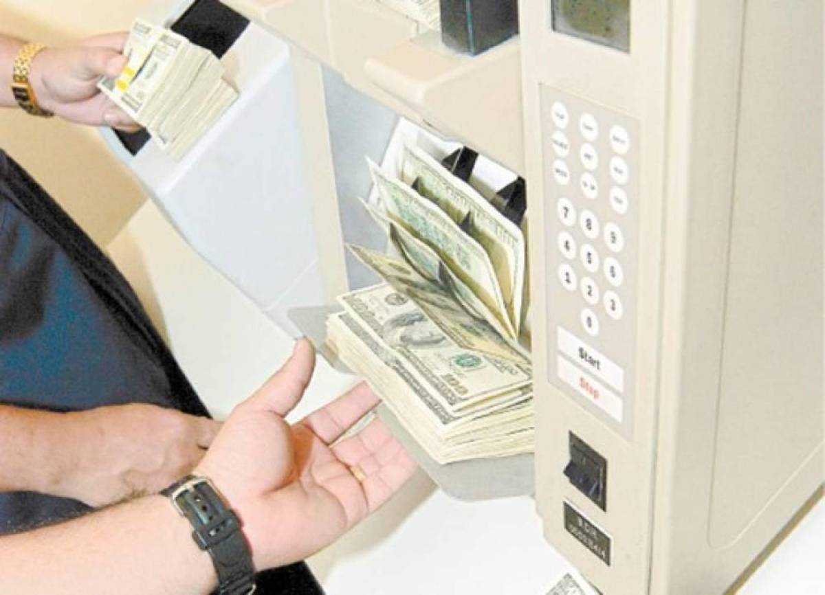 La escasez de dólares afecta el comercio de vehículos importados