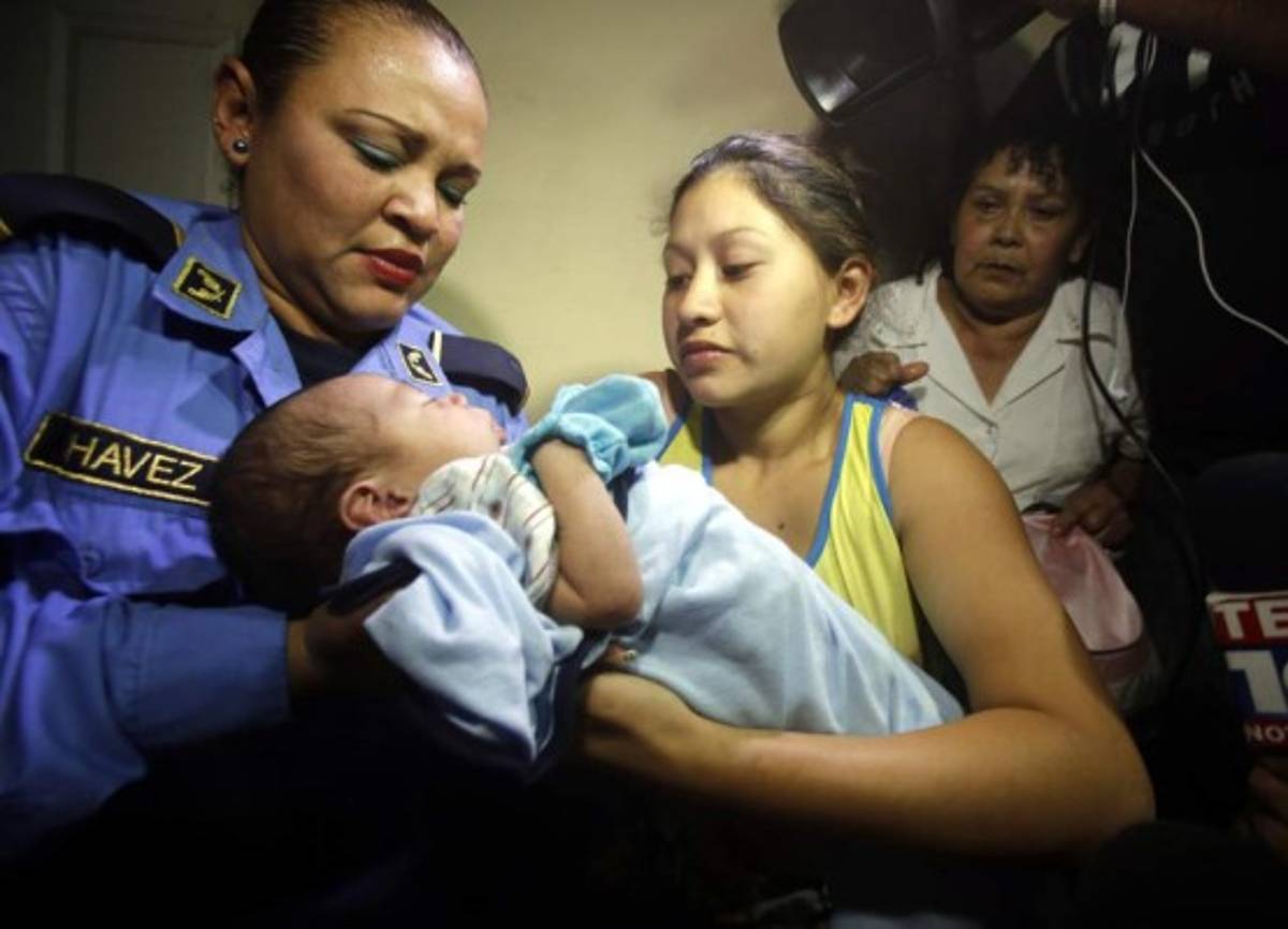 Innolvidable reencuentro entre madre e hijo raptado en capital hondureña