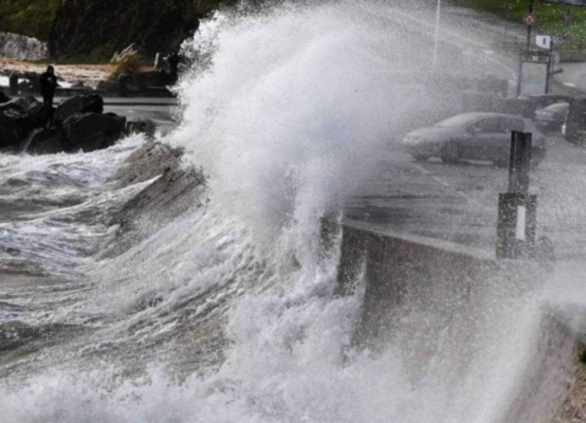 La tormenta Aurora deja 250,000 hogares sin electricidad en Francia  