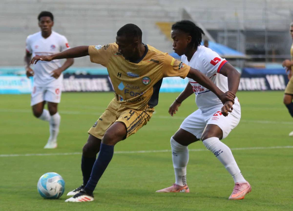 Lo que hizo Roxana Somoza, esposa de jugador roba suspiros, Edwin preocupa y felicidad de Olimpia
