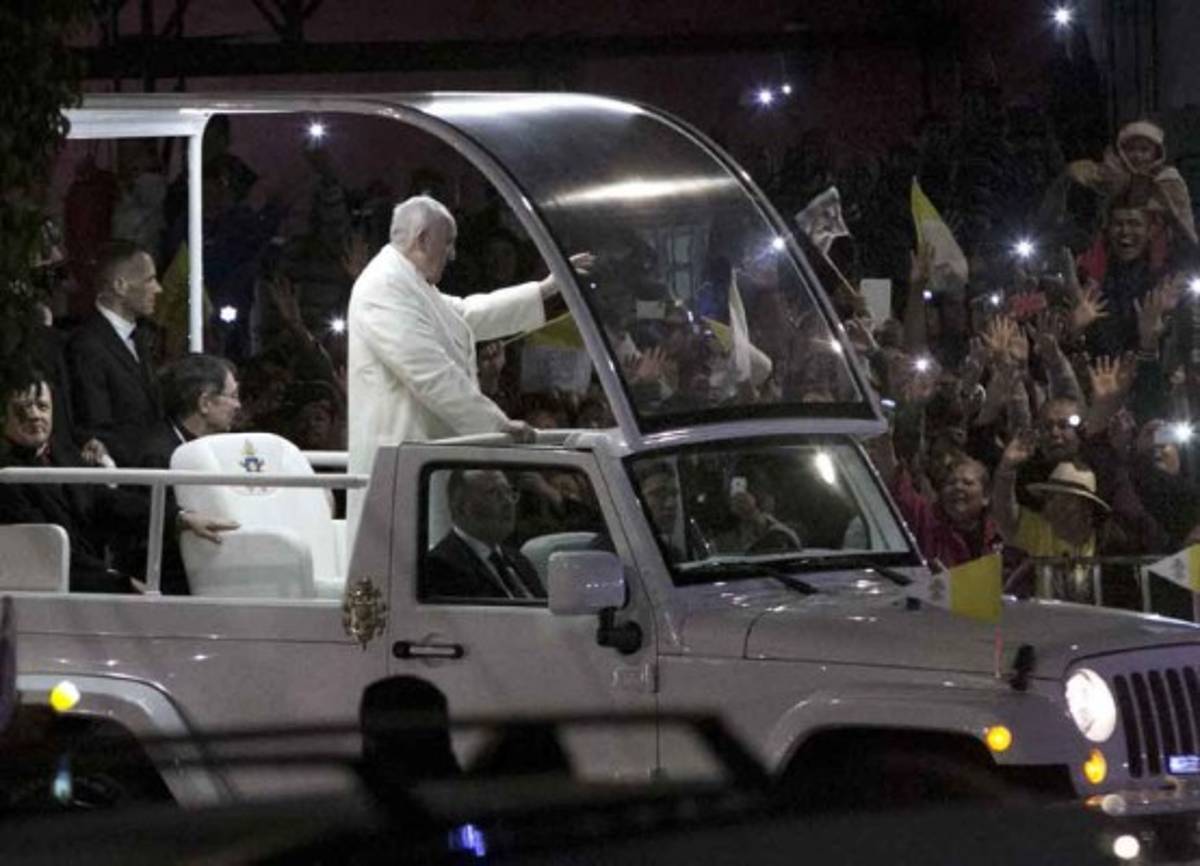 Papa Francisco llega a un México golpeado por la violencia