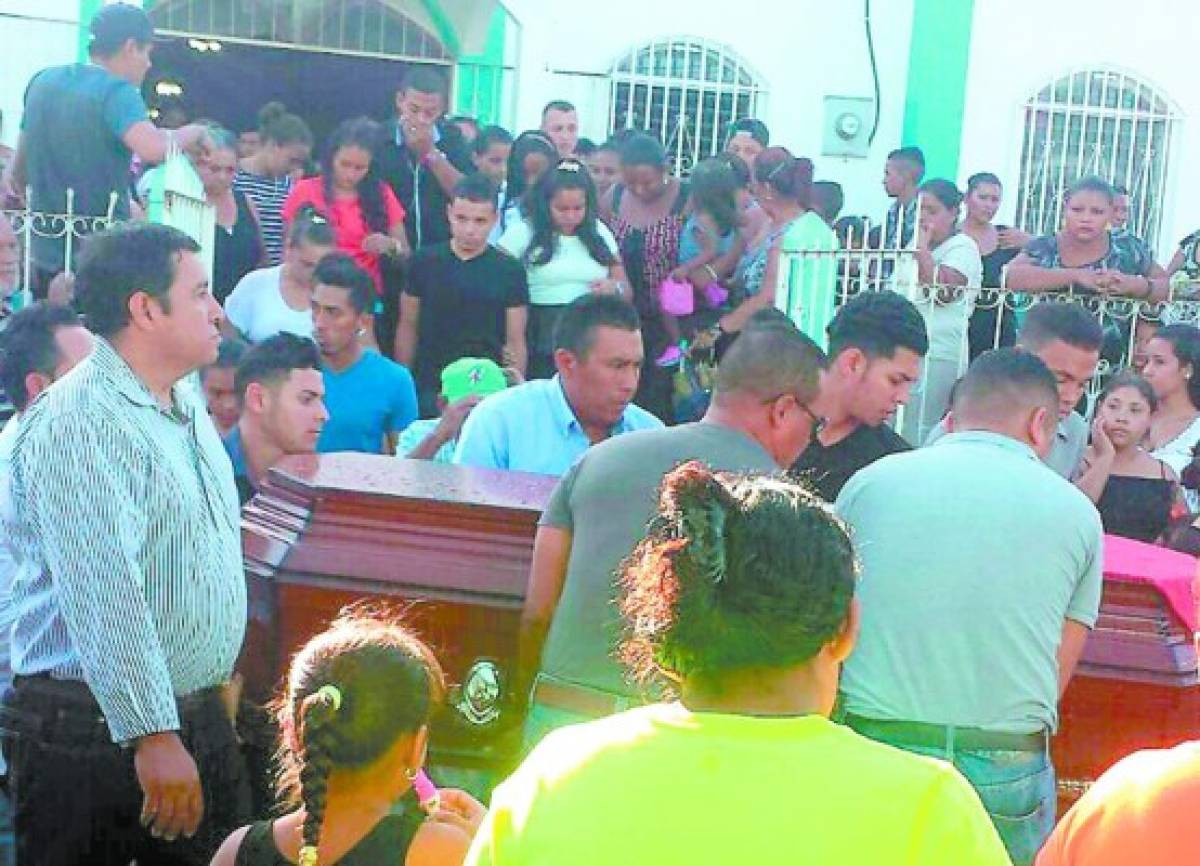 Sepultan a las tres víctimas de masacre en el Hato de Enmedio