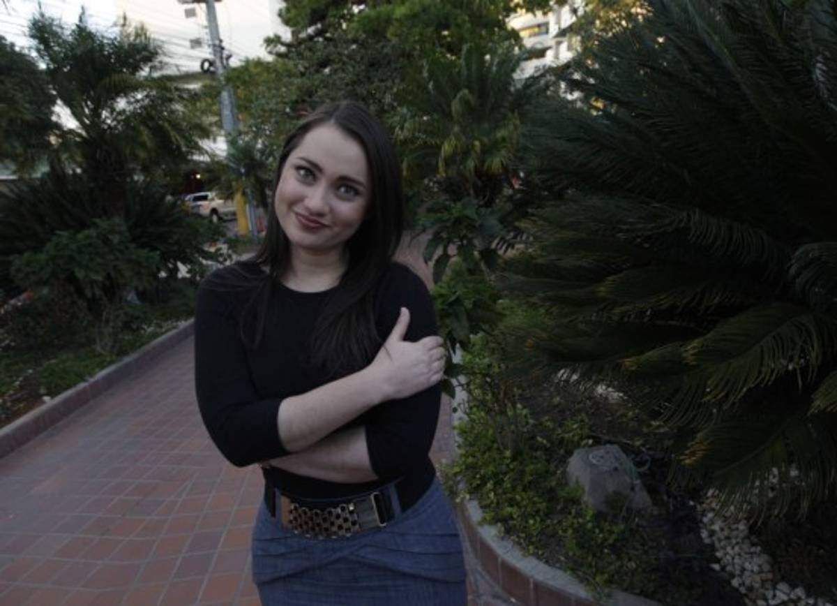 La bella modelo que sobrevivió a las llamas de la Feria del Agricultor