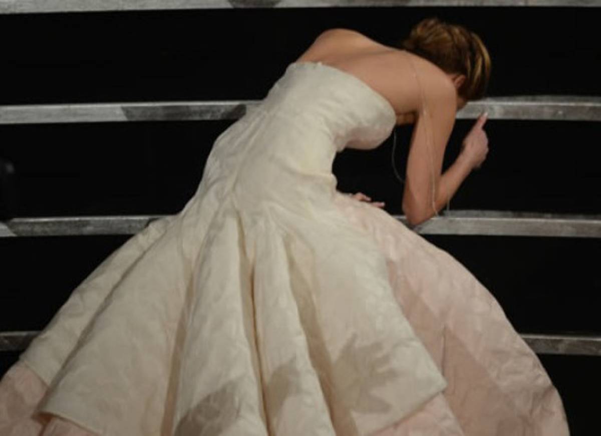 La caída de Jennifer Lawrence en los Oscar 2013