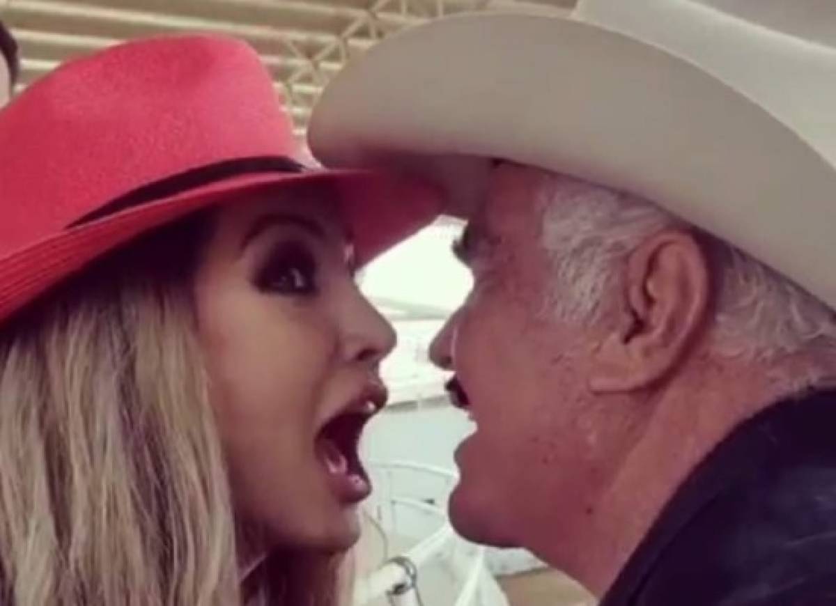 Vicente Fernández le roba beso en la boca a Paty Navidad