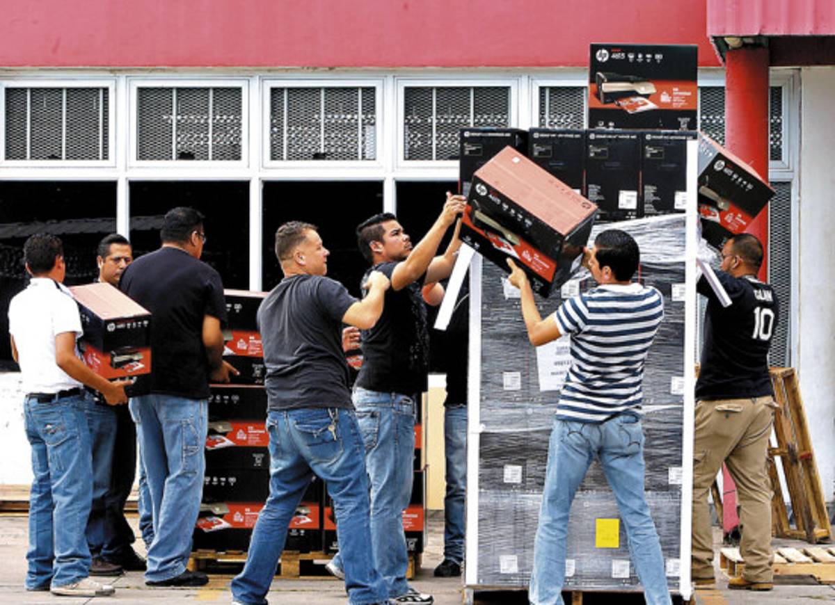 Llegan 4,080 escáneres comprados por TSE