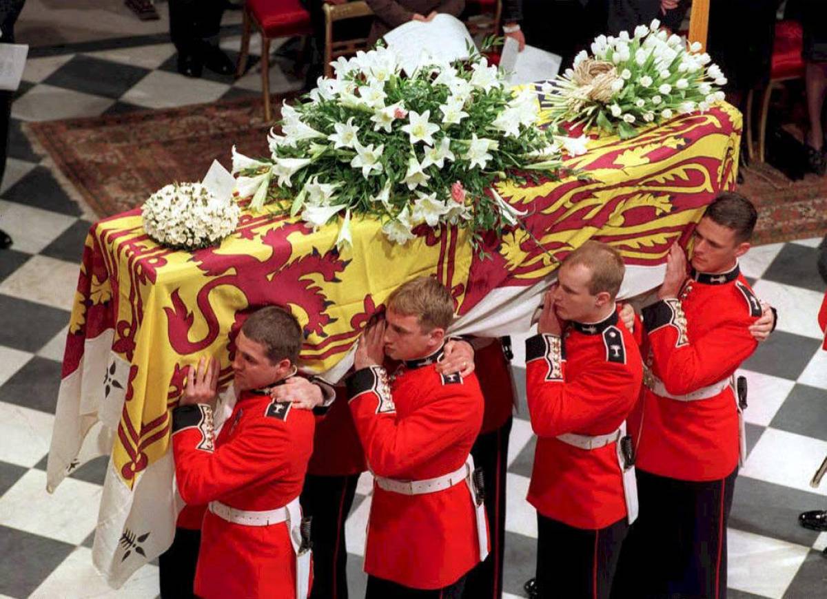 Tras la muerte de Diana se llevó un funeral de Estado en la Abadía de Westminster.
