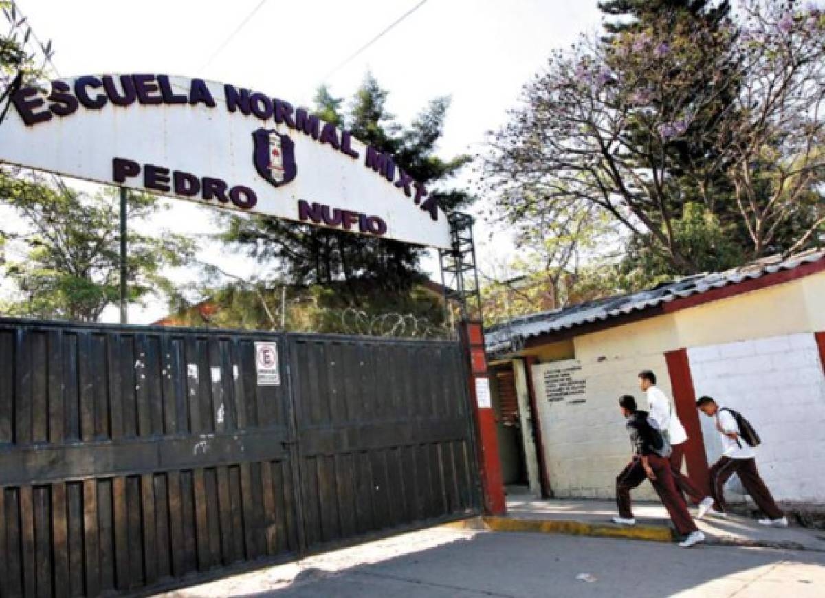 Honduras: 500 docentes de las normales fueron reubicados