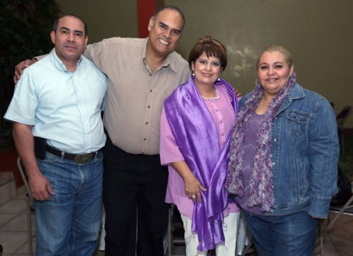 Sorpresivo agasajo en honor a Gloria Tinoco y Reyna Flores