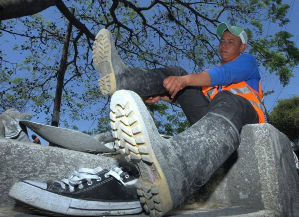 Con palas y escobas hizo realidad su sueño