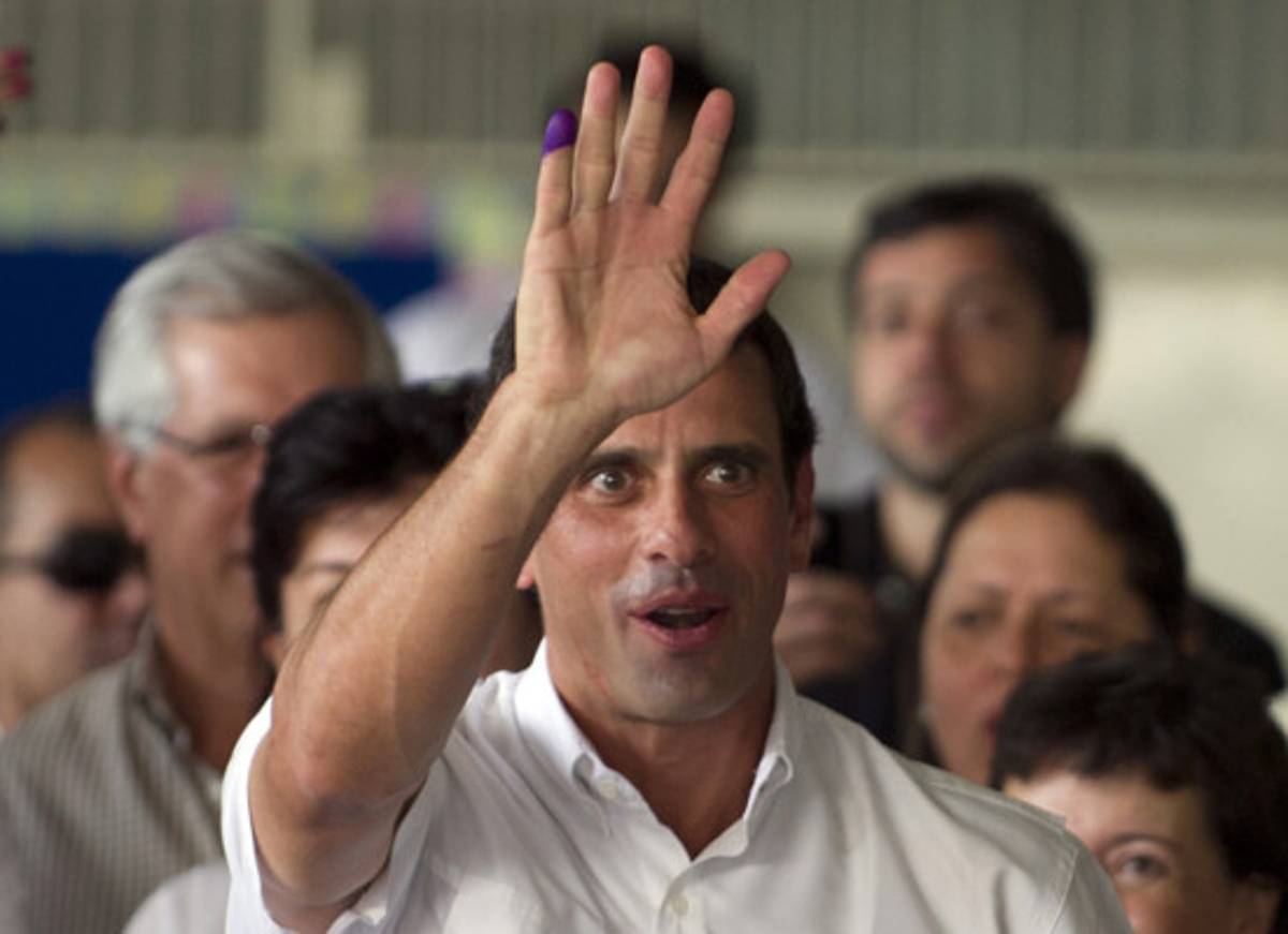 Hugo Chávez gana las elecciones presidenciales en Venezuela