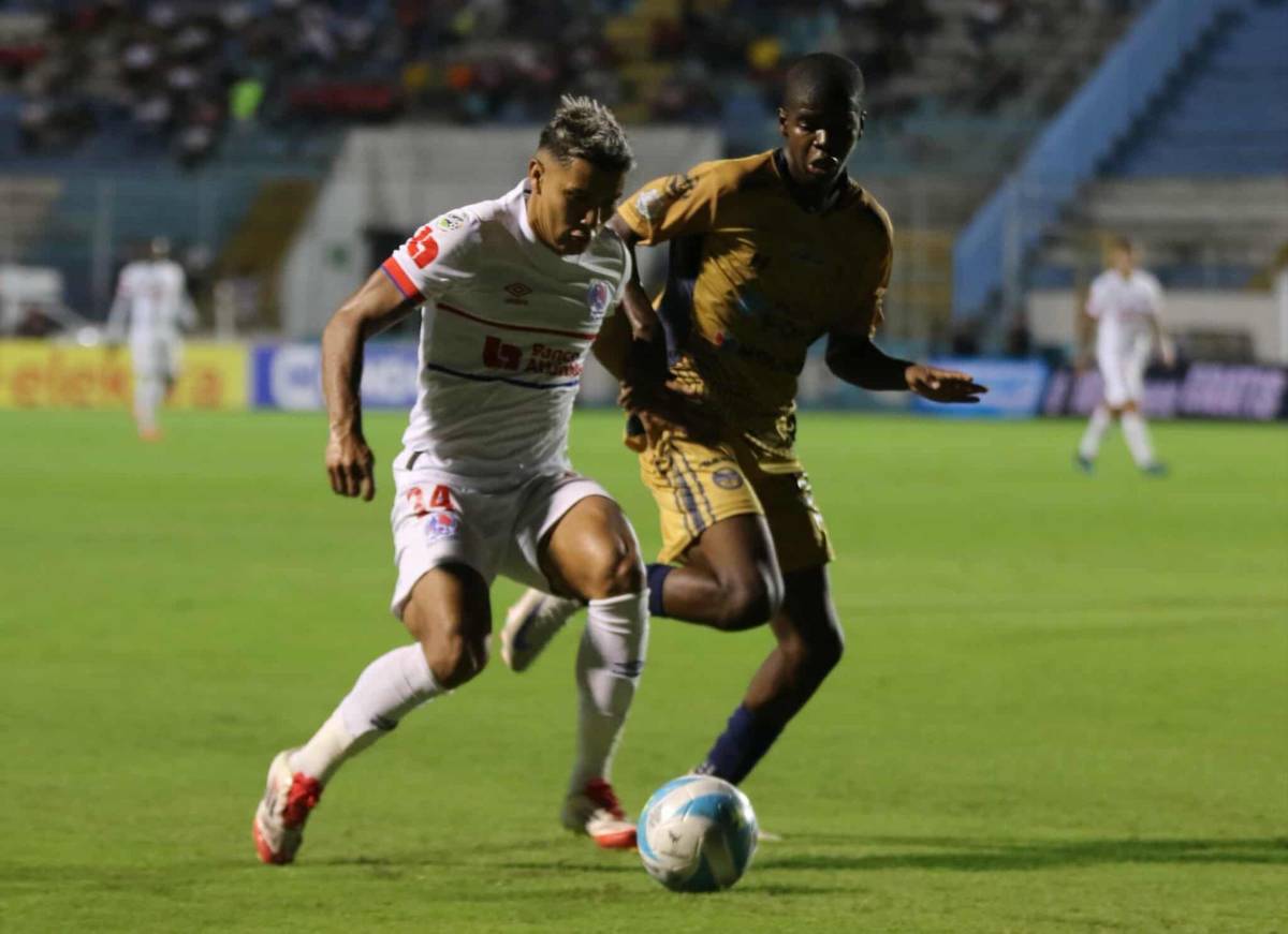 Lo que hizo Roxana Somoza, esposa de jugador roba suspiros, Edwin preocupa y felicidad de Olimpia