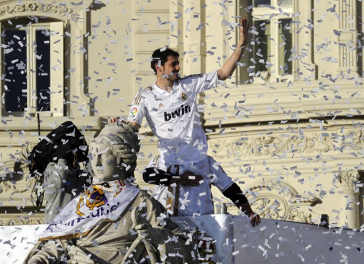 '¡Campeones, Campeones!'... Real Madrid festeja en Cibeles