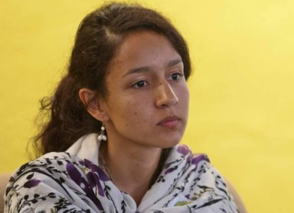 Hija de Berta Cáceres es confrontada por joven hondureño en universidad de EEUU