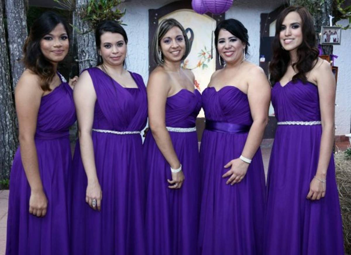 Una promesa de amor sellada en el jardín