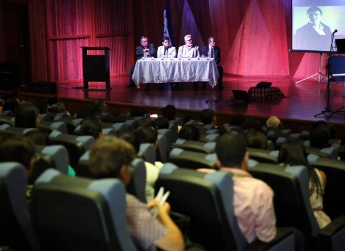 Giuseppe vijil presentó su primer libro 'Ángel y otros relatos'