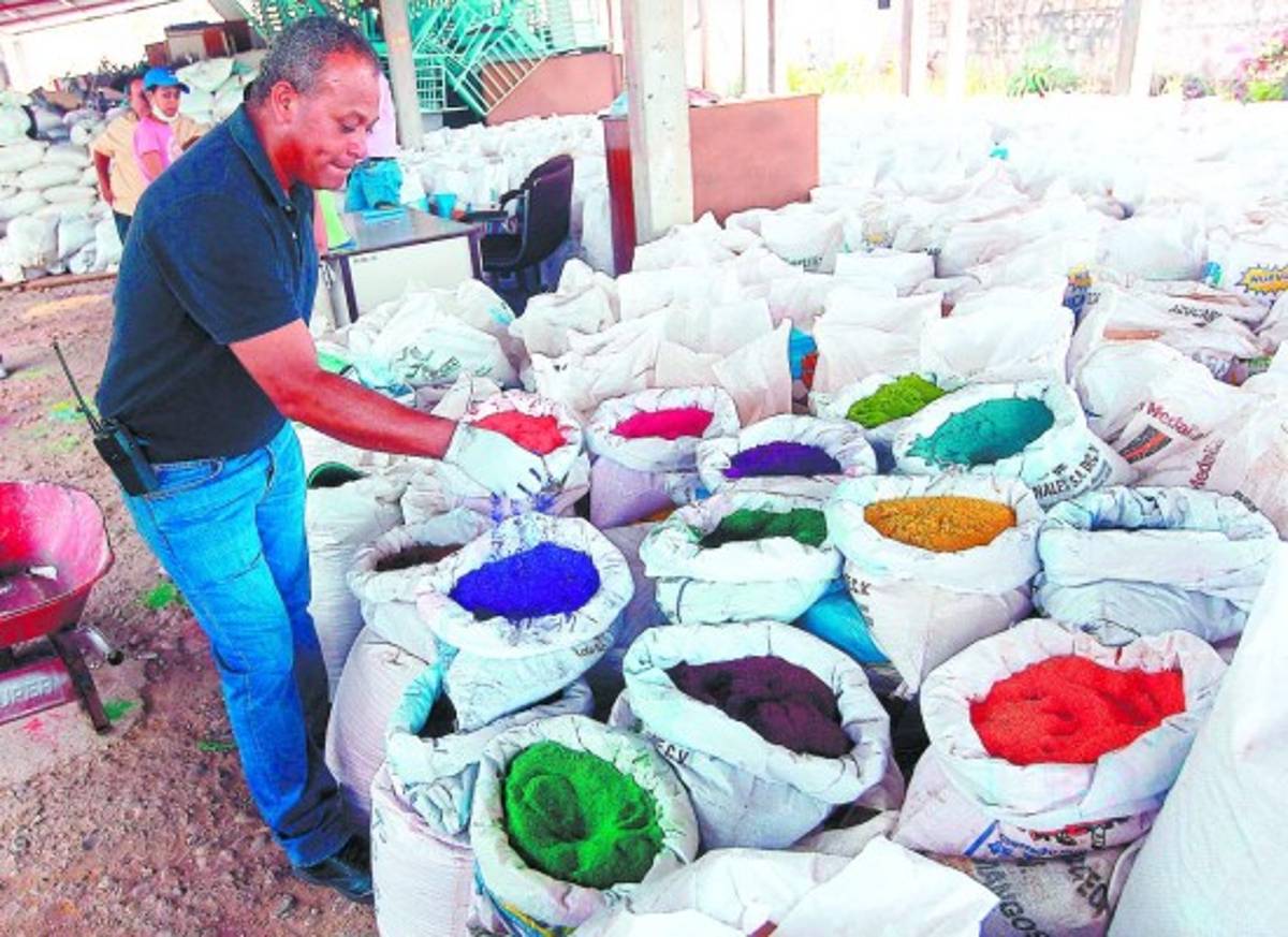 Alfombras llevarán gama de 18 colores