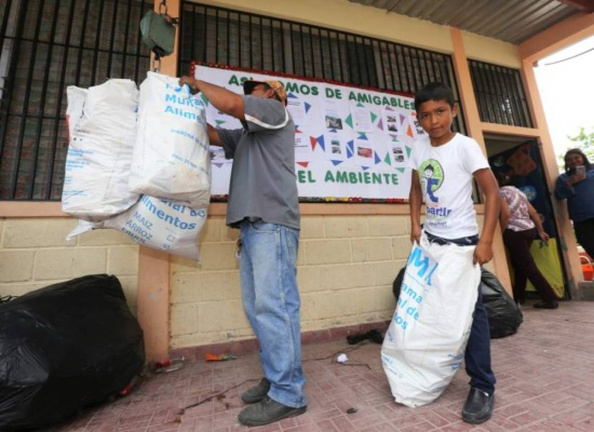 Mejoran el laboratorio de alimentos de centro educativo con venta de material reciclado